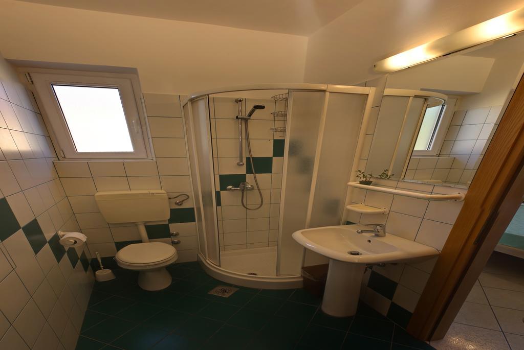 Vis A Vis Apartments Baška Chambre photo