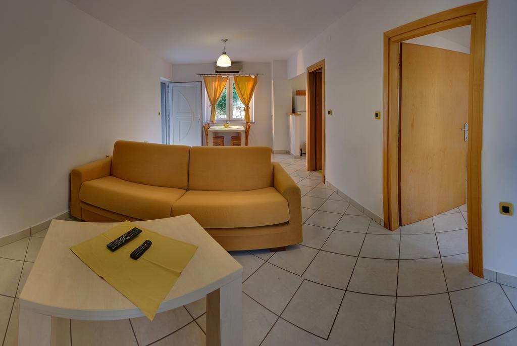 Vis A Vis Apartments Baška Chambre photo