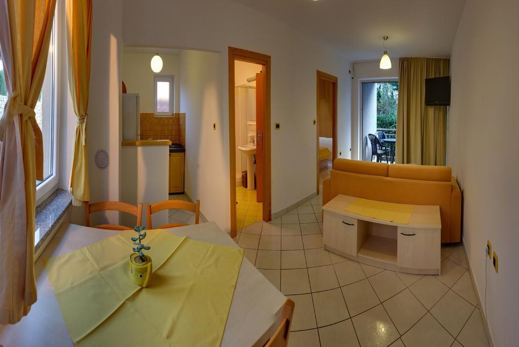 Vis A Vis Apartments Baška Chambre photo